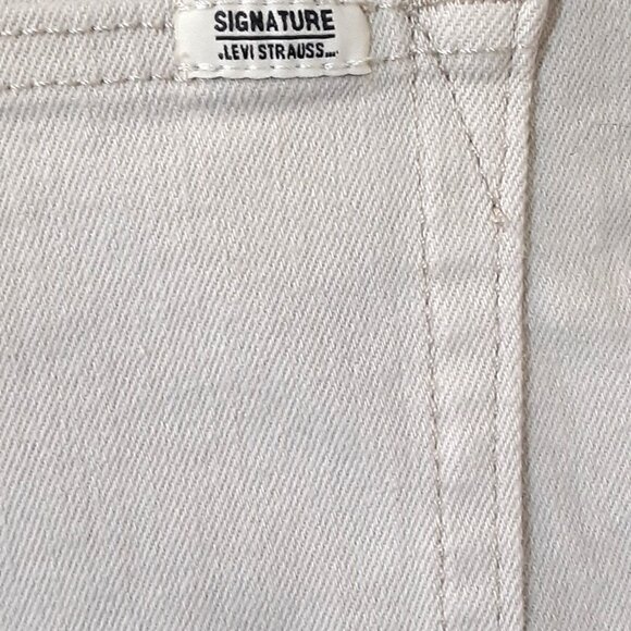 Signature Levi Strauss Woman's Jeans Size 8, Light beige color, High rise - Picture 11 of 11